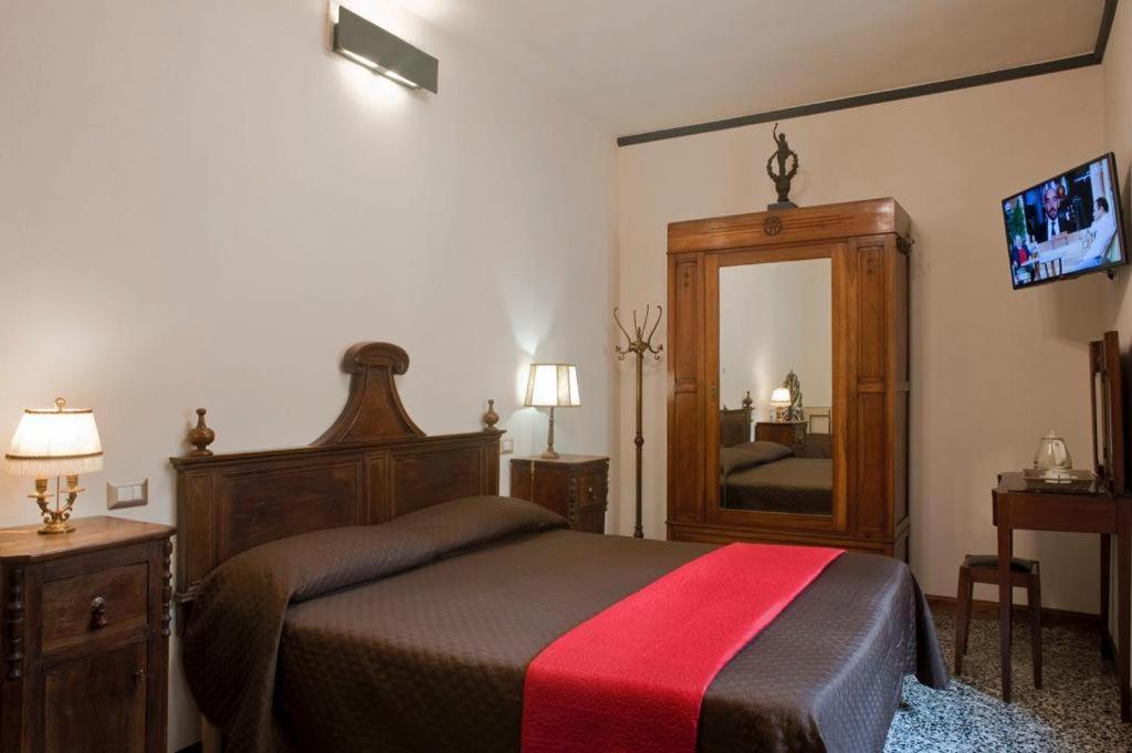 Dolce Rosa ♡ Centro Storico Bed & Breakfast Sansepolcro Exterior photo