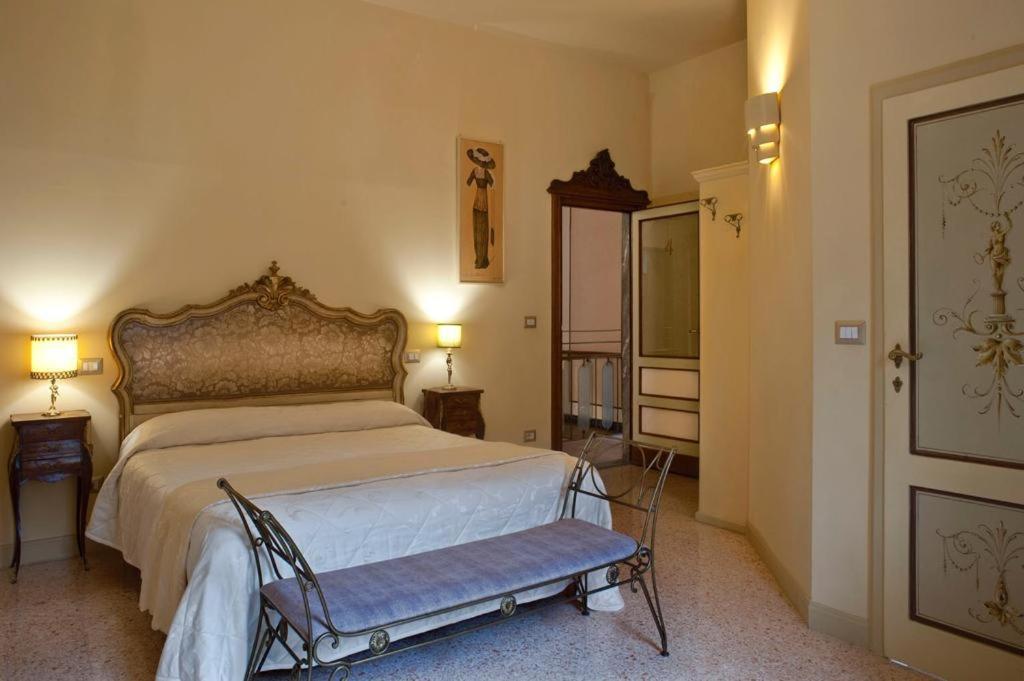 Dolce Rosa ♡ Centro Storico Bed & Breakfast Sansepolcro Exterior photo