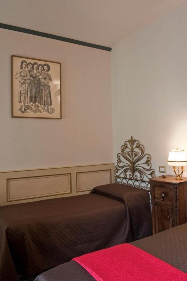 Dolce Rosa ♡ Centro Storico Bed & Breakfast Sansepolcro Exterior photo