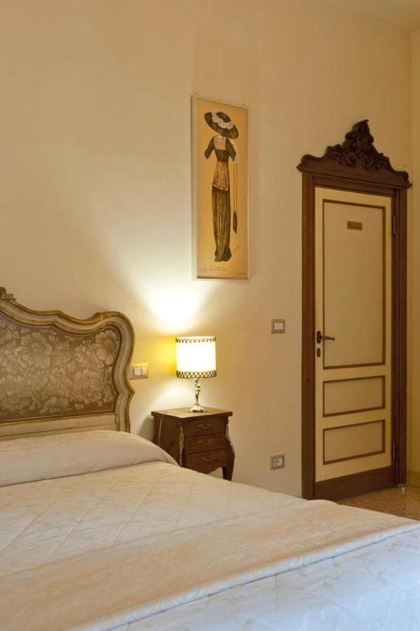 Dolce Rosa ♡ Centro Storico Bed & Breakfast Sansepolcro Exterior photo