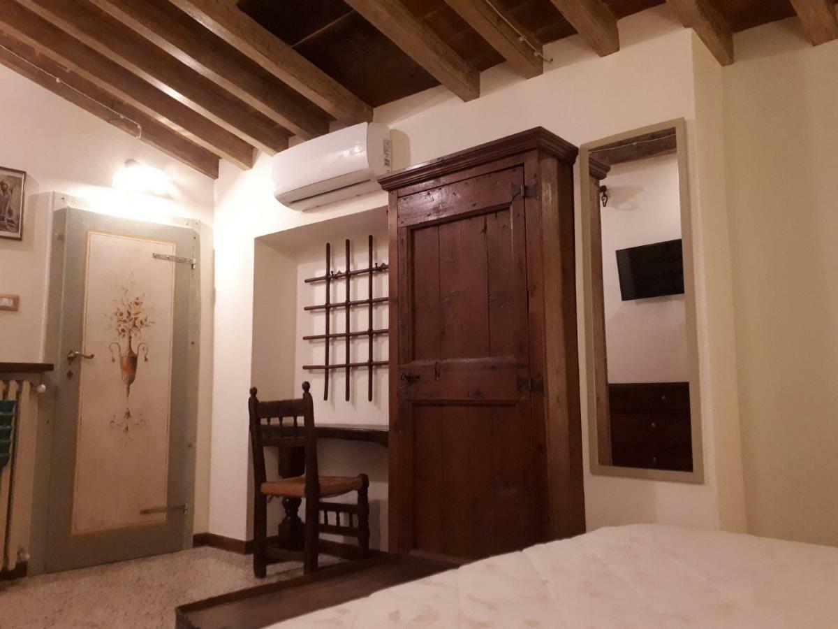 Dolce Rosa ♡ Centro Storico Bed & Breakfast Sansepolcro Exterior photo
